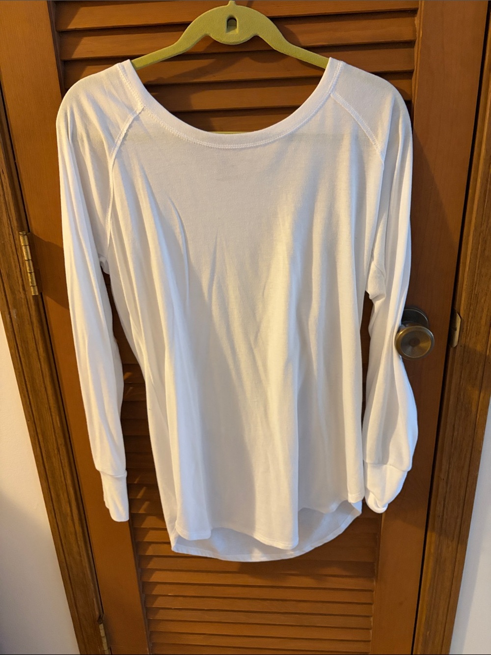 Women's White Long-Sleeve Scoop Neck Tee